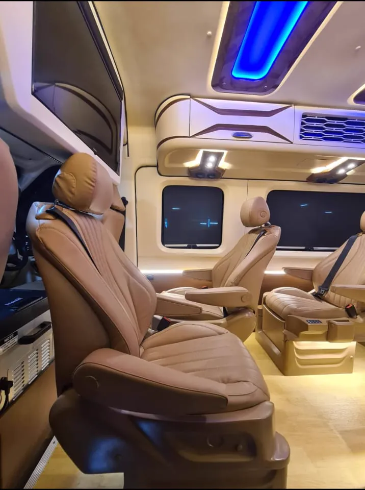10 seater Maharaja Urbania, single seat and armrest