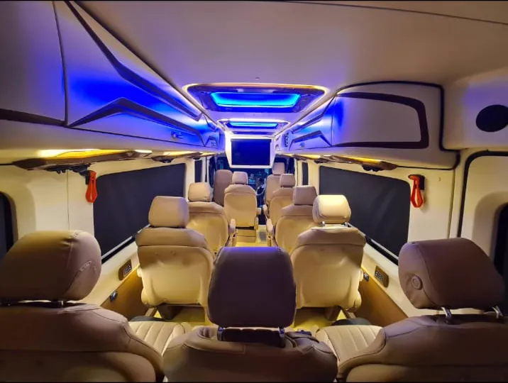 10 seater Maharaja Urbania, rear doors open