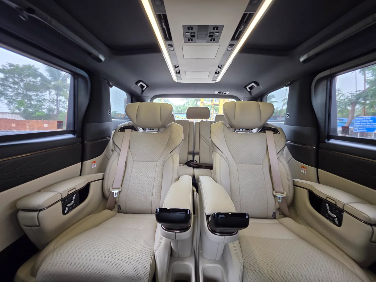 Toyota Vellfire, captain seats in cream leather