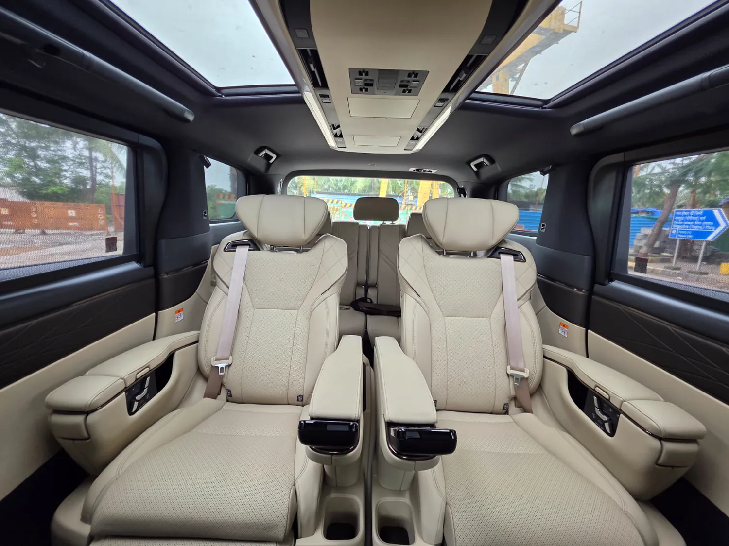 Toyota Vellfire, second row reclined