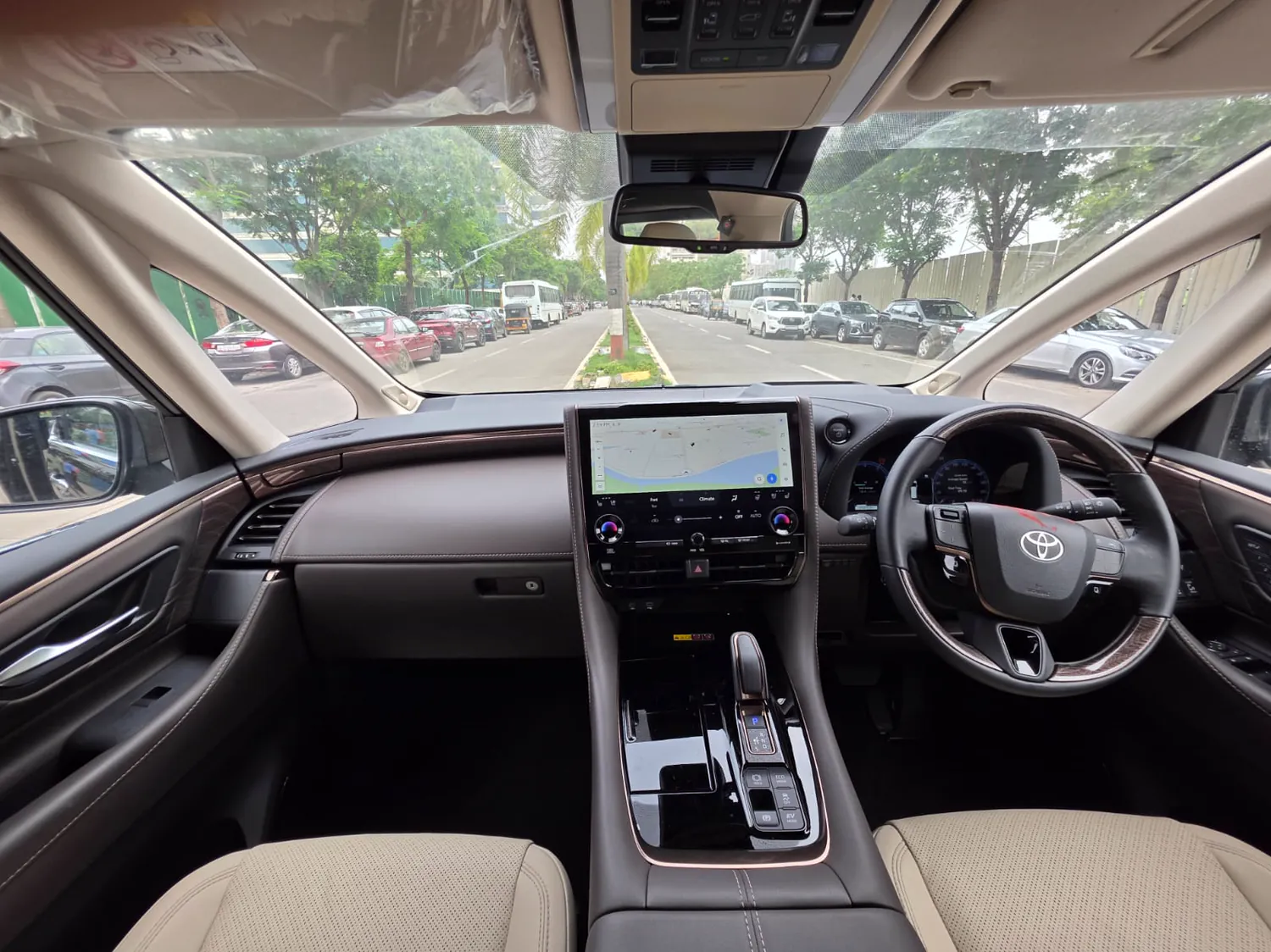 Toyota Vellfire, dashboard and controls