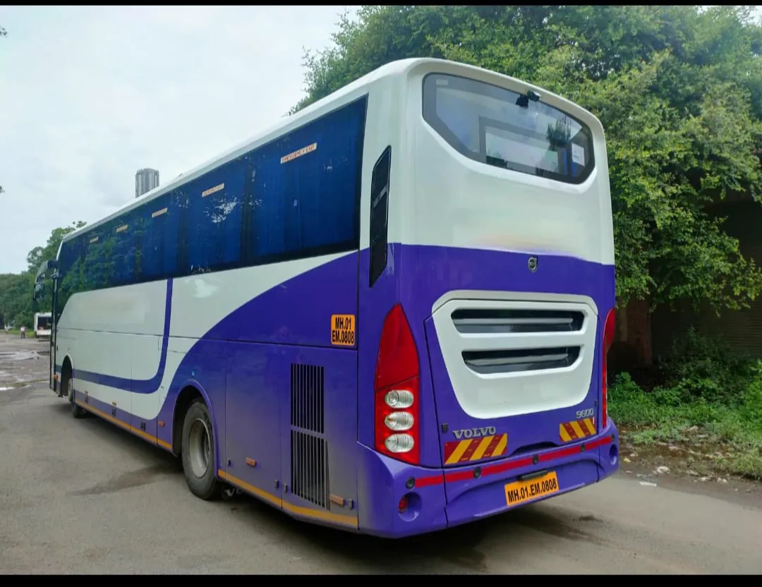 Volvo 9600 49 seater, full length from the side
